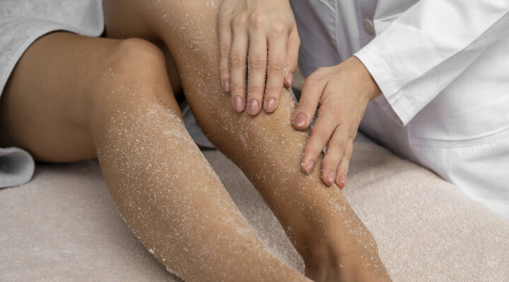 Cómo evitar los pelos enquistados. Peeling o exfoliación corporal